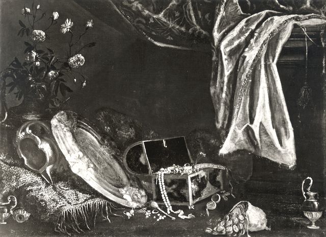 Perotti, Mario — Autore non indicato - sec. XVII/ XVIII - Natura morta con vaso di fiori, gioielli e monete — insieme